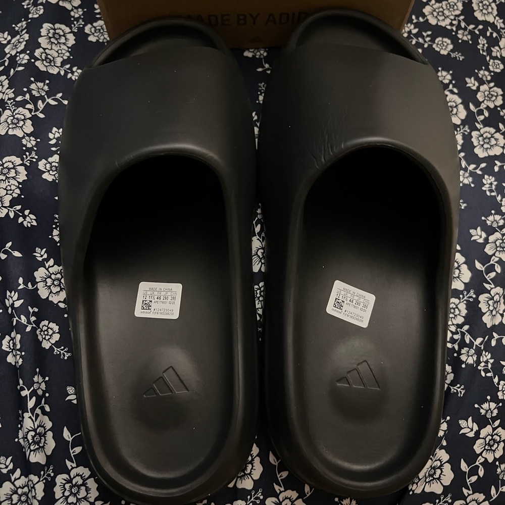 Yeezy Slides 'Onyx' size 12